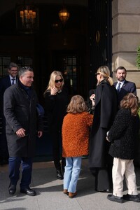 kate-moss-out-in-paris-02-28-2024-0.jpg