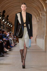 00014-victoria-beckham-fall-2023-ready-to-wear-credit-gorunway.thumb.jpg.e6cd0fce5350ab3ce17997a119c67fd8.jpg