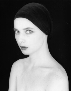 Isabella_Rossellini_Robert_Mapplethorpe_1988_01.jpg