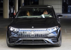 Jennifer-Lopez---With-Ben-Affleck-were-spotted-arriving-at-the-Lakers-game-in-Los-Angeles-03.jpg