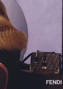 Lagerfeld_Fendi_Fall_Winter_2010_11_04.thumb.jpg.a34ec98cf3775e8ac3a1d5e458cb5d60.jpg