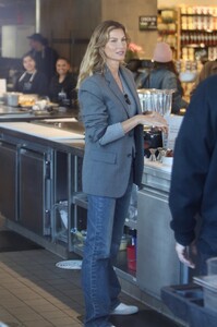 gisele at erewhon la january 11 2024 36.jpeg