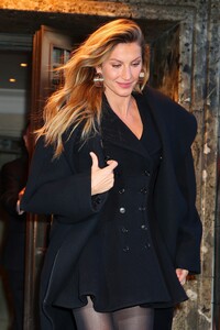 gisele jimmy fallon show nyc march 21 2024 19.jpeg