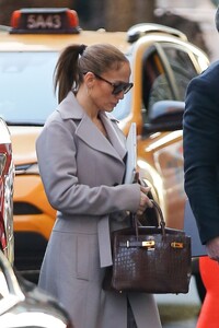 jennifer-lopez-out-in-new-york-03-29-2024-1.jpg