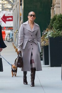 jennifer-lopez-out-in-new-york-03-29-2024-4.jpg