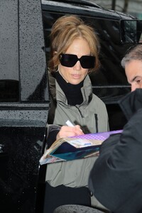 jennifer-lopez-out-in-new-york-04-01-2024-1.jpg