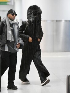 naomi-campbell-arrives-at-jfk-airport-in-new-york-03-06-2024-0.jpg