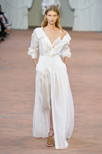 00001-alberta-ferretti-spring-2024-ready-to-wear-credit-gorunway.thumb.jpg.d0588f804e0129d227ece71779ee814f.jpg