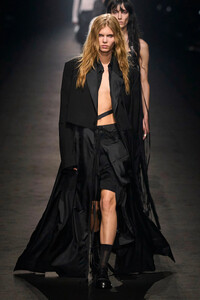 00025-ann-demeulemeester-spring-2024-ready-to-wear-credit-gorunway.thumb.jpg.77ee6a997afe1c777c92295f859fcf39.jpg