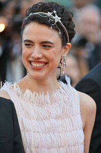 469469723_picturepub-margaret-qualley-004.jpg