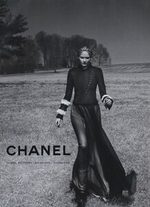 Lagerfeld_Chanel_Fall_Winter_2009_10_02.thumb.jpg.44631f1e9826690bfad0963a93c2e2c4.jpg