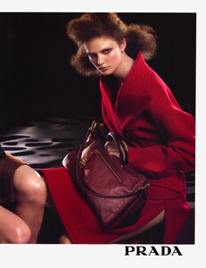 Meisel_Prada_Fall_Winter_2009_10_11.thumb.jpg.ddd11f45fb8660be03b1029ebde95cd0.jpg