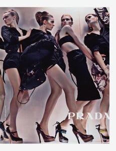 Meisel_Prada_Spring_Summer_2009_12.thumb.jpg.ffd3242a40c4e042e48282f1e163d703.jpg