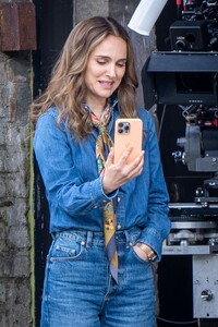 natalie-portman-and-john-krasinski-on-the-set-of-fountain-of-youth-in-london-05-24-2024-6.jpg