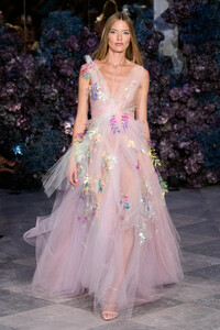 00060-christian-siriano-spring-2024-ready-to-wear-credit-gorunway.thumb.jpg.8e5a4d07c8fc74b6b92ef1d81455a4e4.jpg