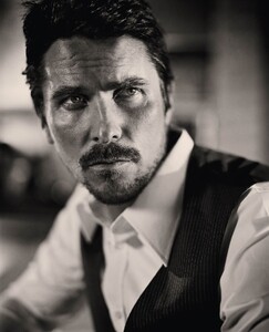 21-14911-BGQ-05L-VP-BW-U30QK1-70x90-Christian-Bale-II-LA-2012.thumb.jpg.ebcd081693cbf05cedc655a25c6a5e66.jpg