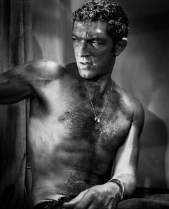 Vincent-Cassel-III-Paris-2008-Vincent-Peters.thumb.jpg.53515dadef0012f6f48f4866c0ce7f90.jpg