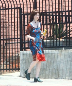 sophie-thatcher-out-for-iced-drink-in-los-angeles-06-05-2024-2.jpg