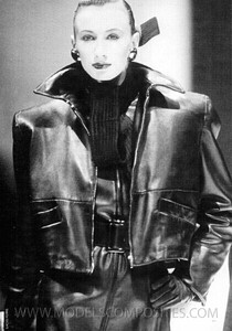 72997 Martine Pilon Glamour Collections (Paris) 1987.jpg