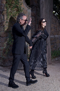 7735865-monica-bellucci-et-tim-burton-ont-offici-5580x0-4.thumb.jpg.37cd160d41183afe9a14ce539e20fe6d.jpg