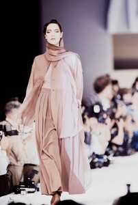 Claude Montana 1989 Women RTW 61.jpg