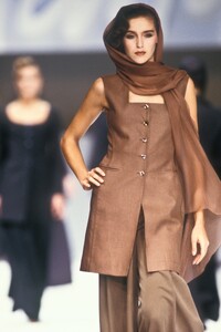 Claude Montana 1989 Women RTW 77.jpg