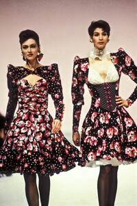 Emanuel Ungaro 1989 Haute Couture 67.jpg