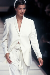 GiorgioArmani1993WomenRTW88.thumb.jpg.8529e9095d91d94d88b0e254eec6413d.jpg