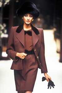 Givenchy1994HauteCoutureFW25.thumb.jpg.a5c5062d82c393d5a74f3a58eae767d1.jpg