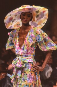 Jean-Louis Scherrer HC SS 1989 14.jpg