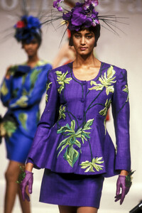 LouisFeraud1990HauteCoutureSS33.thumb.jpg.eab3528b5bfd84135ac866f64b528c8c.jpg