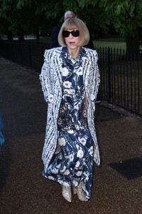 anna-wintour-at-the-serpentine-gallery-sumner-party-in-london-06-30-2022-2.jpg