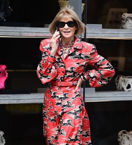 anna-wintour-in-brightly-coloured-summery-dress-in-london-06-27-2023-0.thumb.jpg.e0ba3372340e2ad625153b88fb0be2ab.jpg