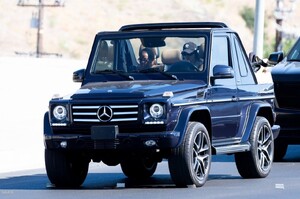 kendall-jenner-leaving-a-beach-in-malibu-07-16-2024-3.jpg