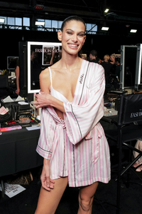 Backstage-The2024VictoriasSecretFashionShow7.png.eae8d91438ef31dd054103759d1638c7.png