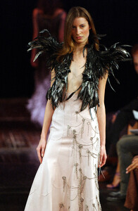 DominiqueSirop2003HauteCouture91.thumb.jpg.6b1ce1c3a0fa17e93e24cef6c1df1e03.jpg