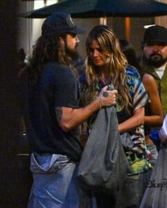 heidi-klum-and-tom-kaulitz-out-at-disneyland-10-04-2024-3.jpg