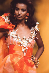 TorrenteHauteCoutureSpring19924.thumb.jpg.cd562fbf5ff863e1cd519b485972eb44.jpg